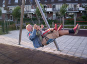 En met pappa op de schommel